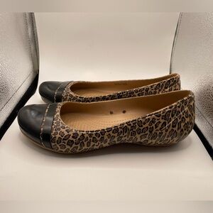 Crocs Gianna Leopard Print Ballet Flats with Black Toe Cap size 8